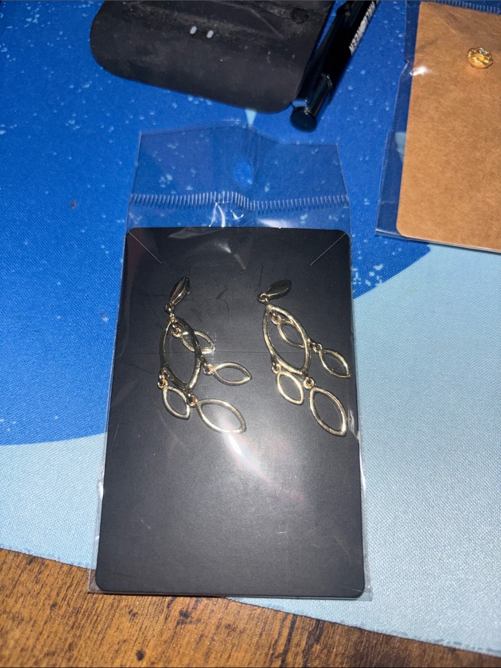 Source Unknown Gold Dangle Leaf Earrings